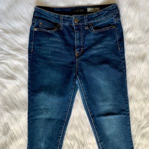 ✨ALL ITEMS $5✨Aero High Waisted Dark Wash Jeggings